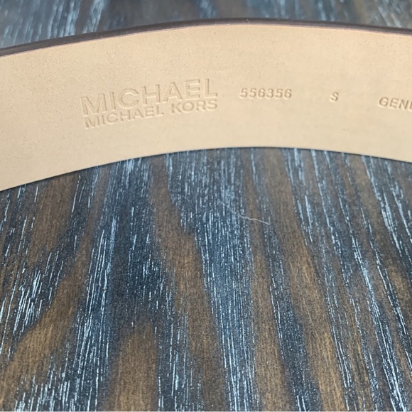 Michael Kors signature MK lavender leather belt - Picture 4 of 6